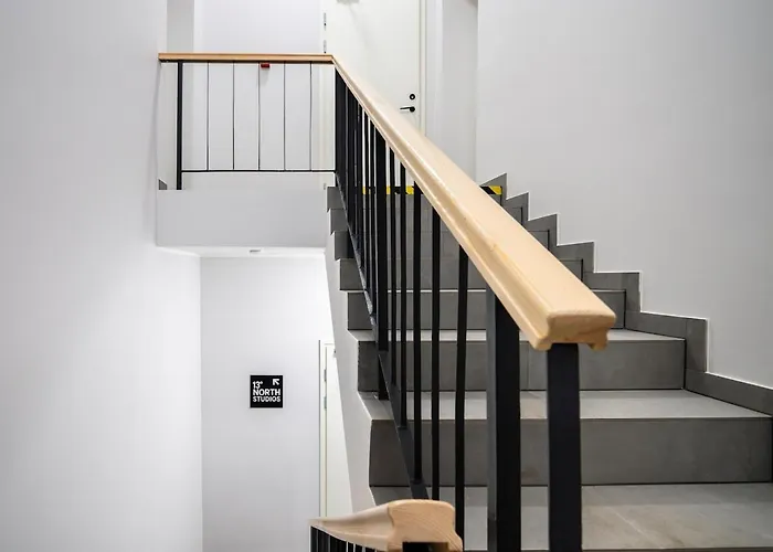 Airport-bus - 13 North - 2 *